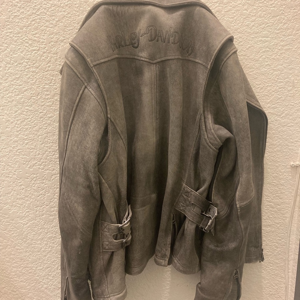 Size XL Harley Davidson leather coat. Grayish tan in color